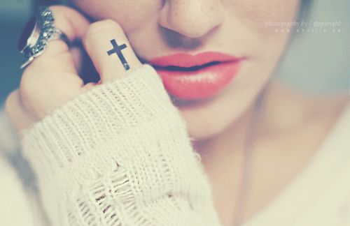cross-tattoos-on-hand-tumblr-mk9sghxa